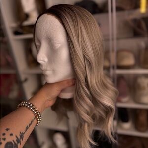 Stylish Ombre Wig with Wavy Layers